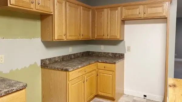 What paint color looks good on oak kitchen cabinets?