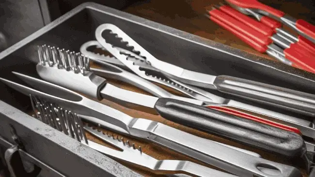 How to Organize Tongs When Storing in the Kitchen Drawer