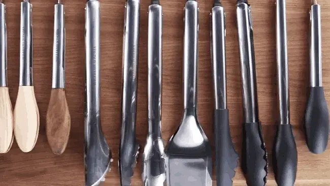 What are the different types of tongs available for cooking and grilling